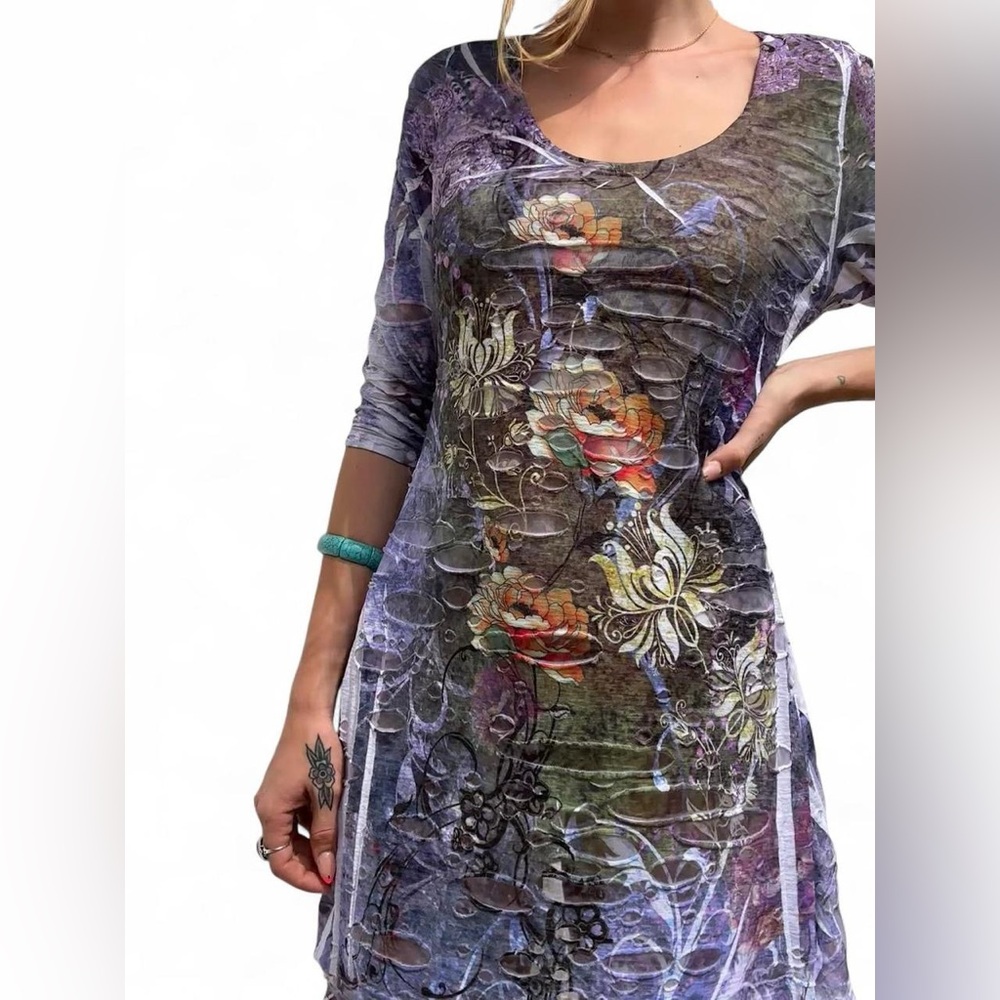 The cutest nostalgic 2000s lotus print with mesh patterns!